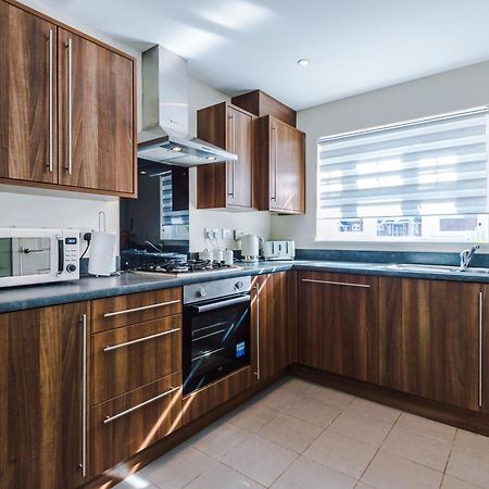 Villa Modern Semi Detached In A Quiet Location, Driveway Parking Ewloe Exterior foto