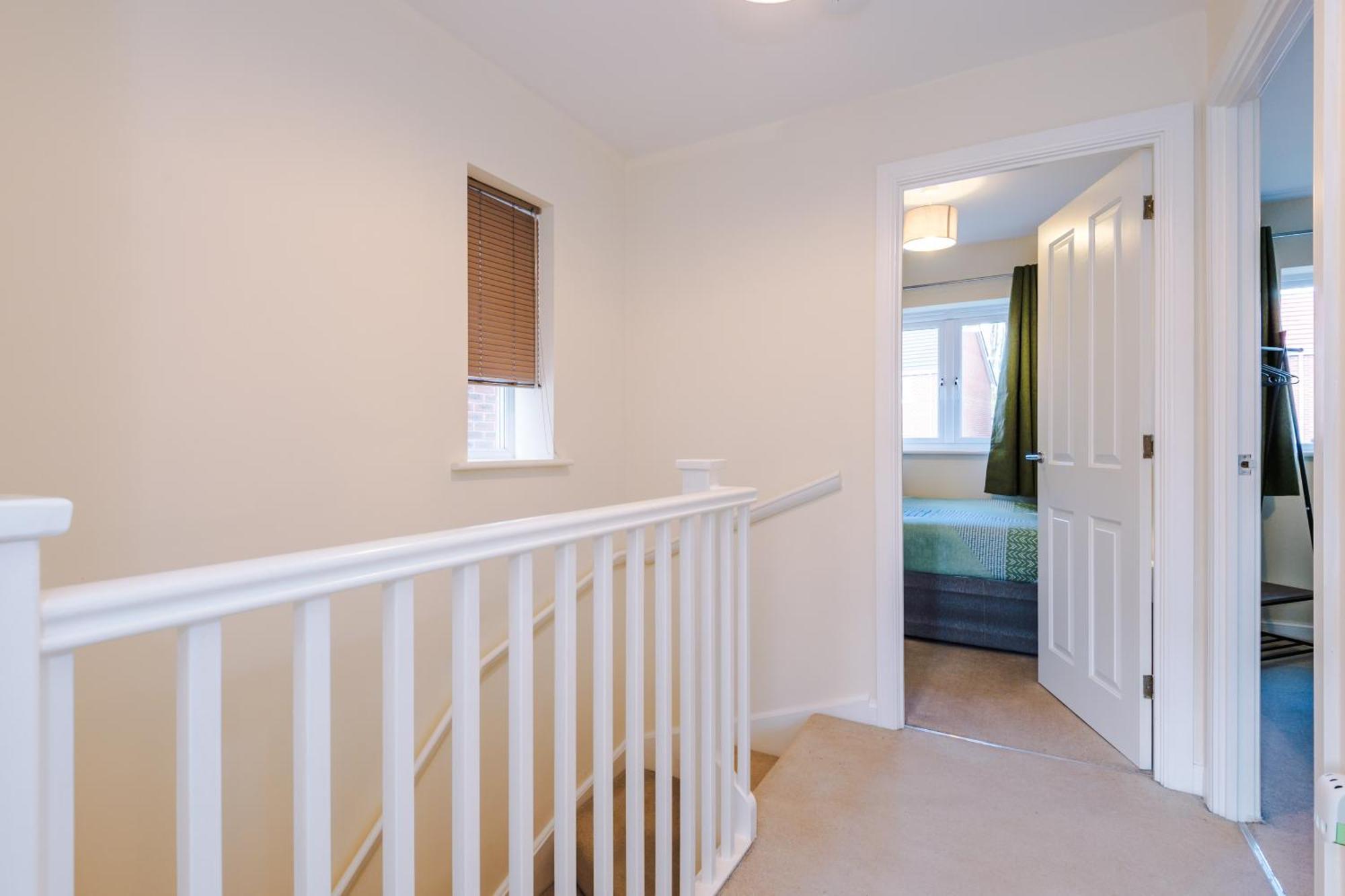 Villa Modern Semi Detached In A Quiet Location, Driveway Parking Ewloe Exterior foto