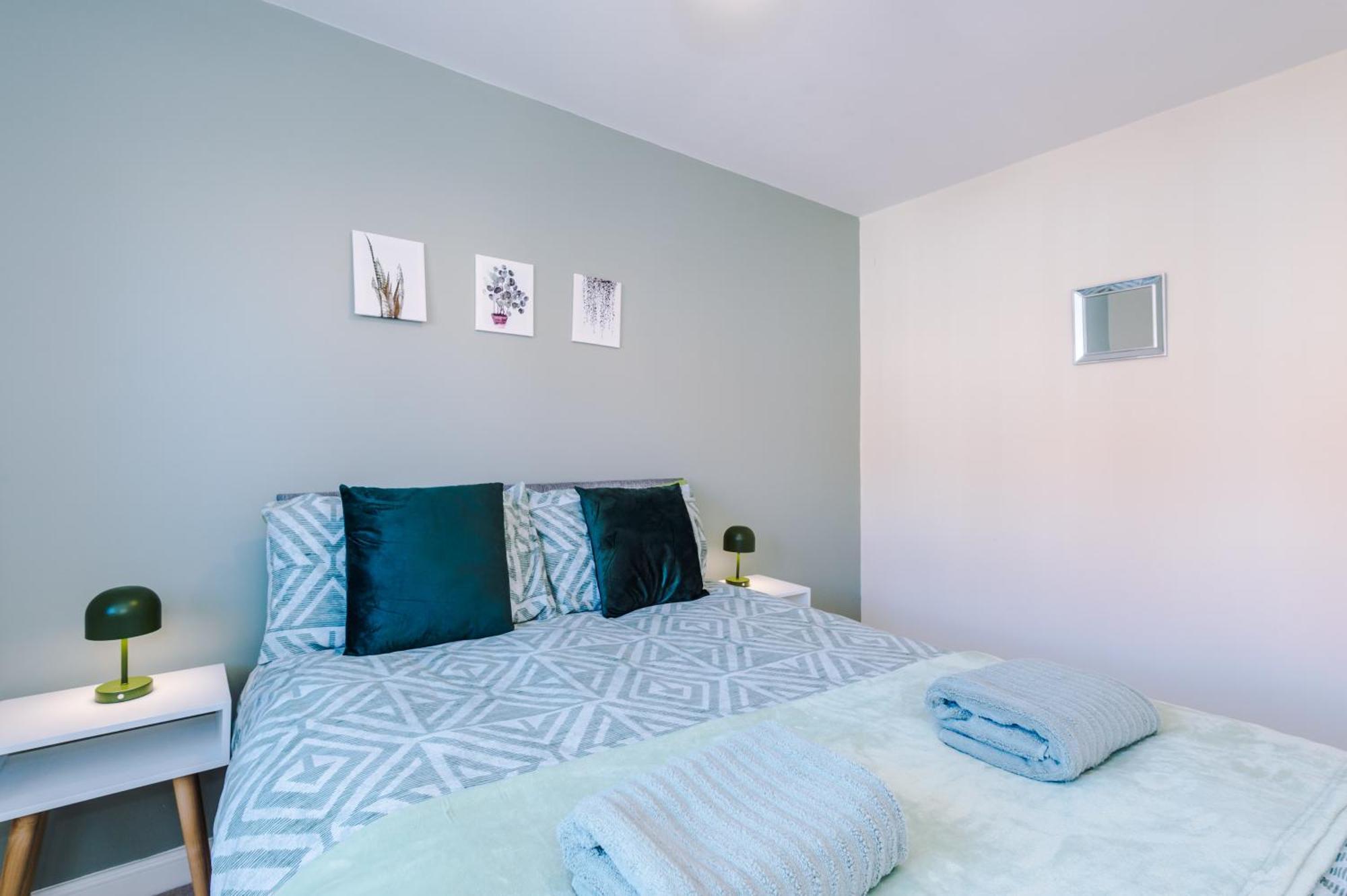 Villa Modern Semi Detached In A Quiet Location, Driveway Parking Ewloe Exterior foto