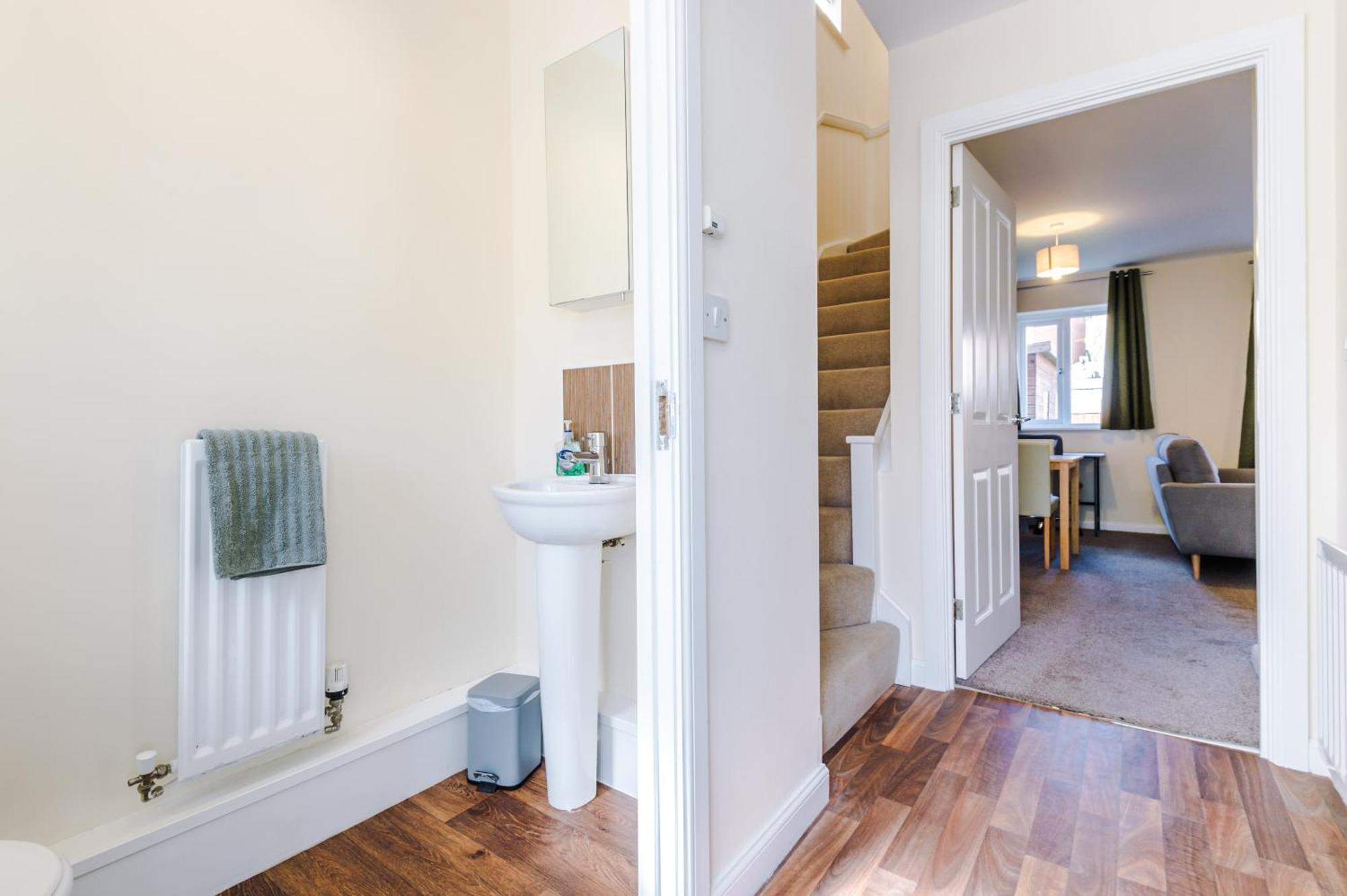Villa Modern Semi Detached In A Quiet Location, Driveway Parking Ewloe Exterior foto
