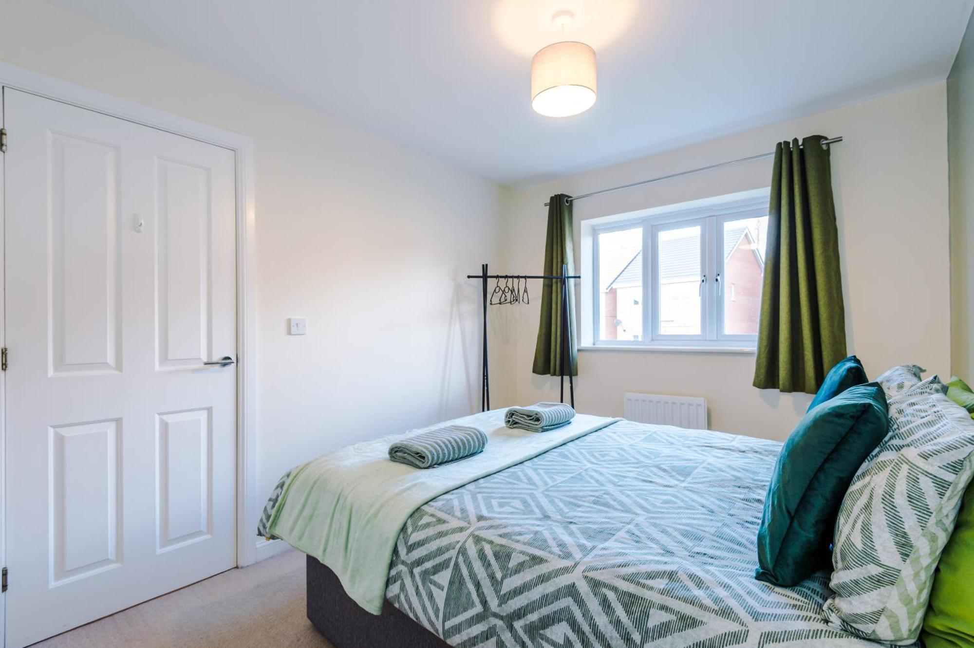 Villa Modern Semi Detached In A Quiet Location, Driveway Parking Ewloe Exterior foto