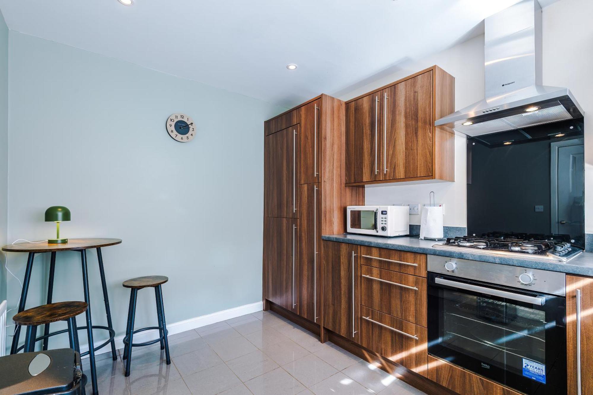 Villa Modern Semi Detached In A Quiet Location, Driveway Parking Ewloe Exterior foto