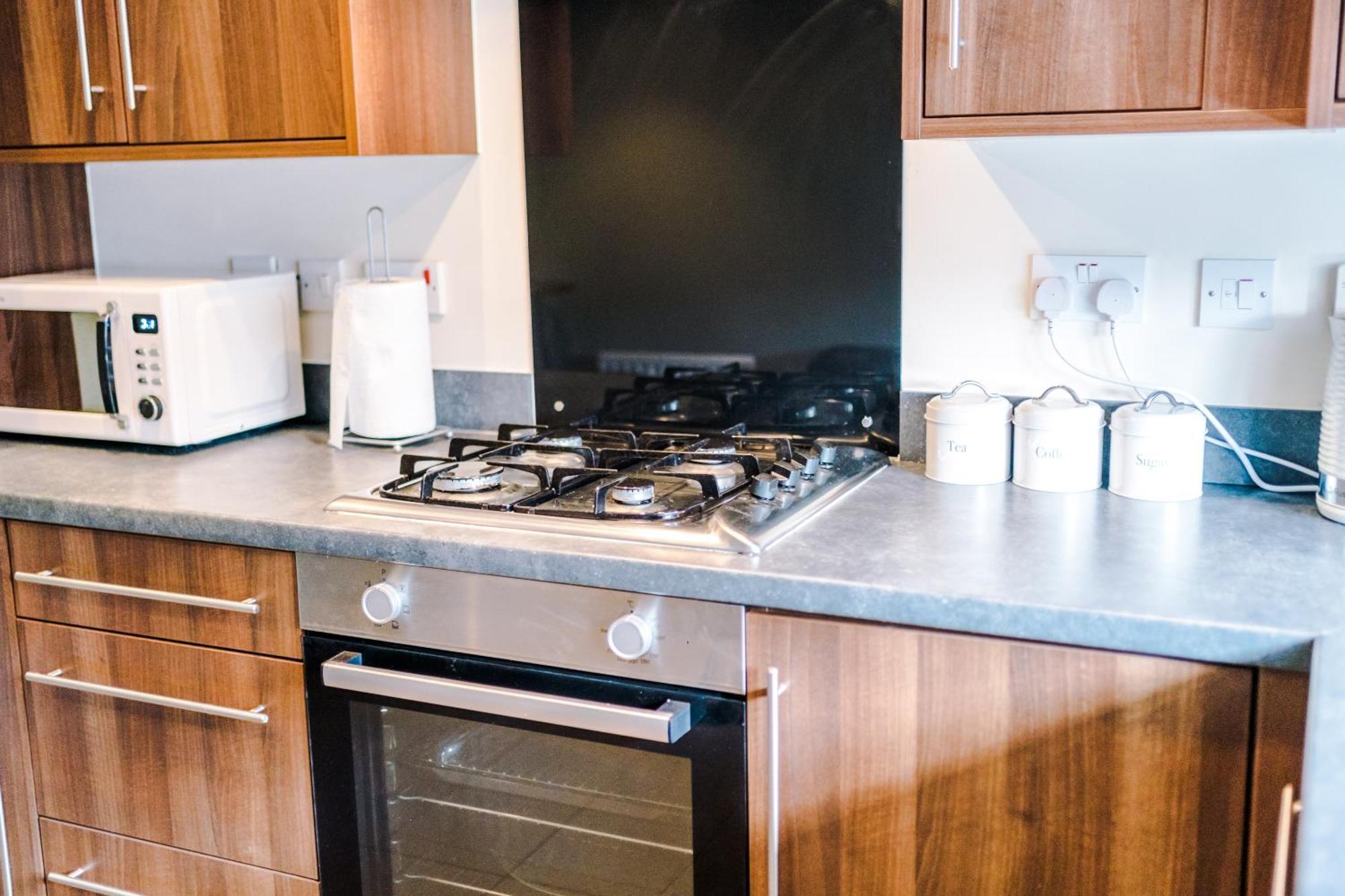 Villa Modern Semi Detached In A Quiet Location, Driveway Parking Ewloe Exterior foto