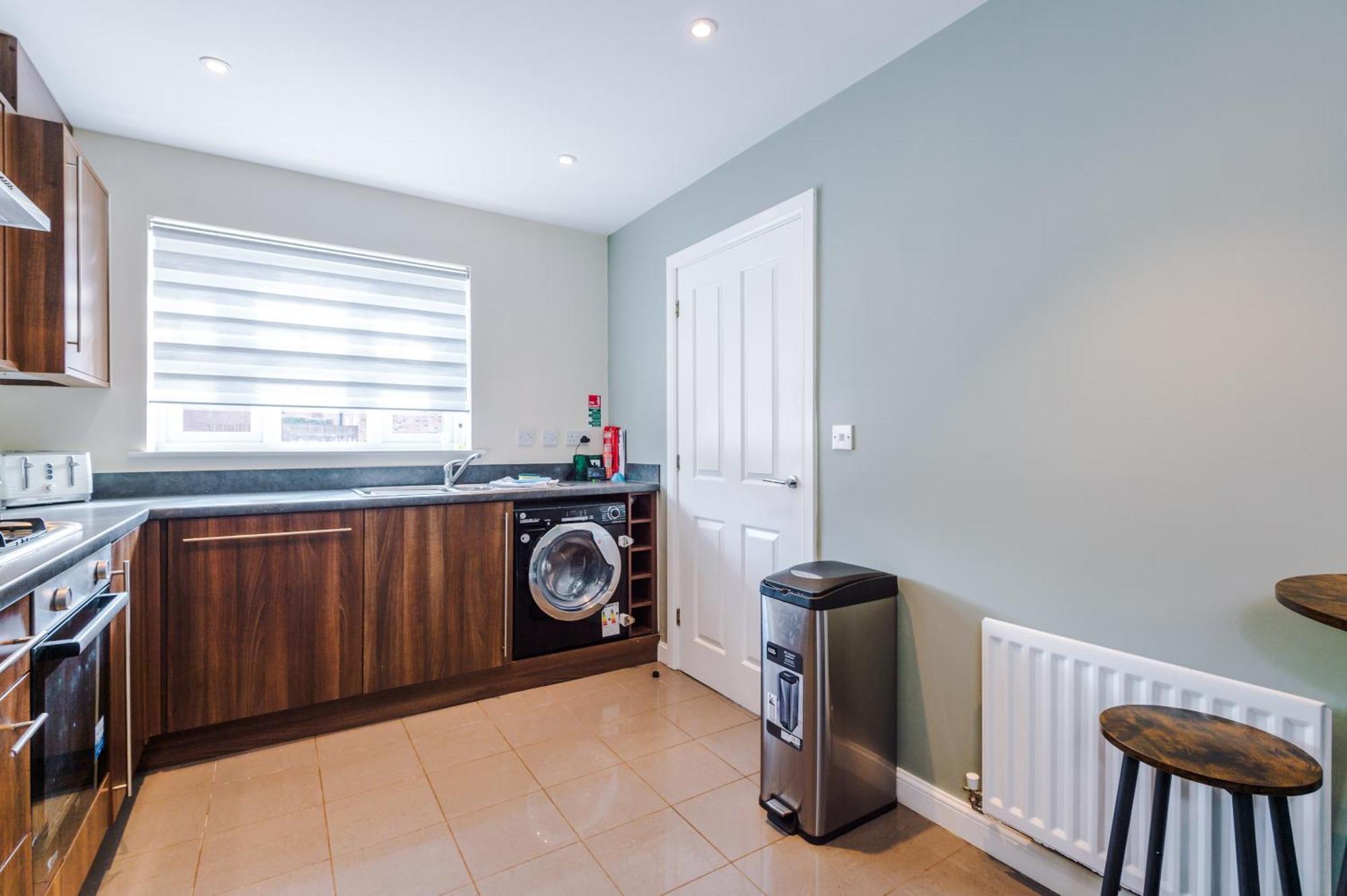 Villa Modern Semi Detached In A Quiet Location, Driveway Parking Ewloe Exterior foto