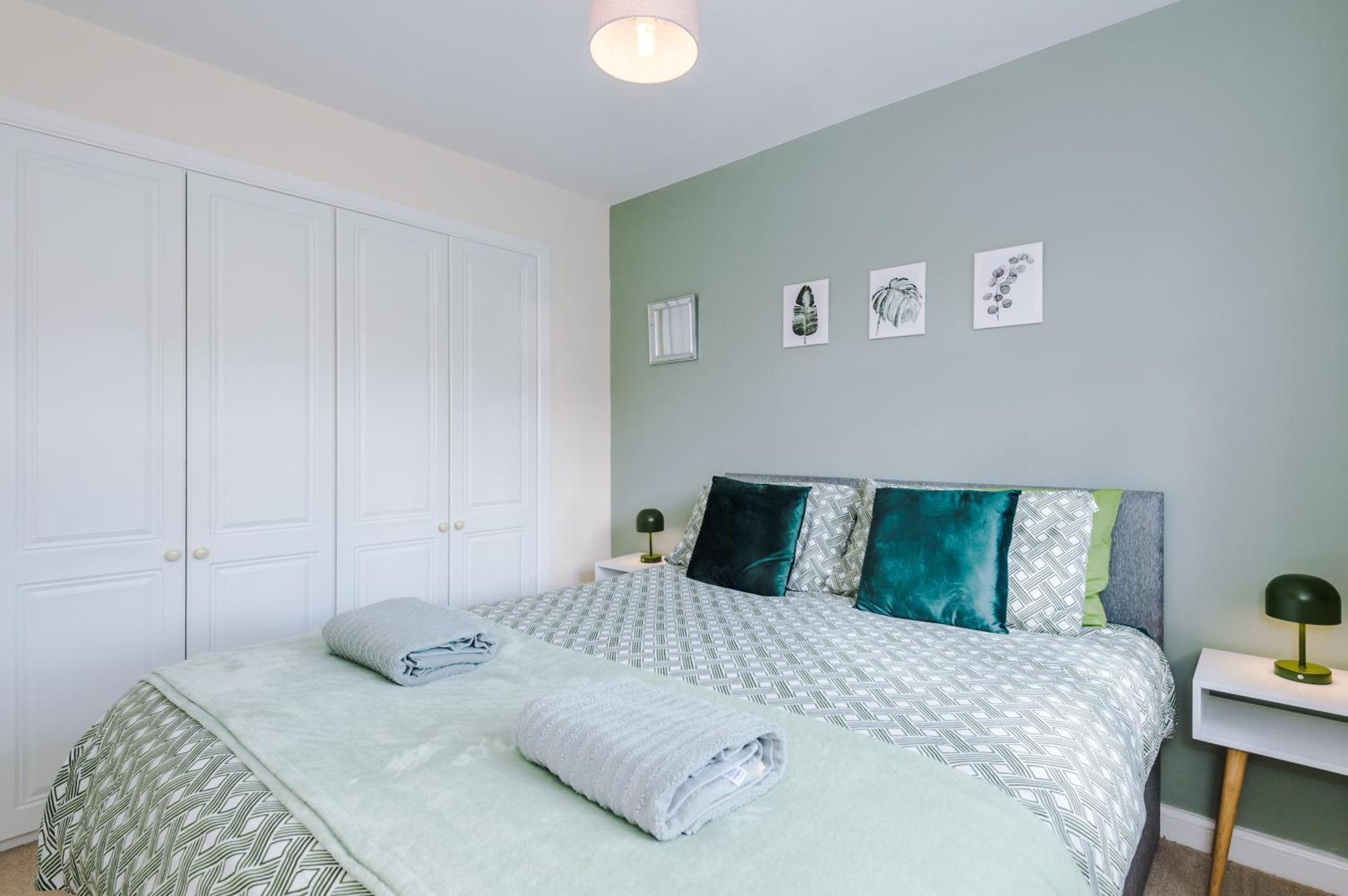 Villa Modern Semi Detached In A Quiet Location, Driveway Parking Ewloe Exterior foto