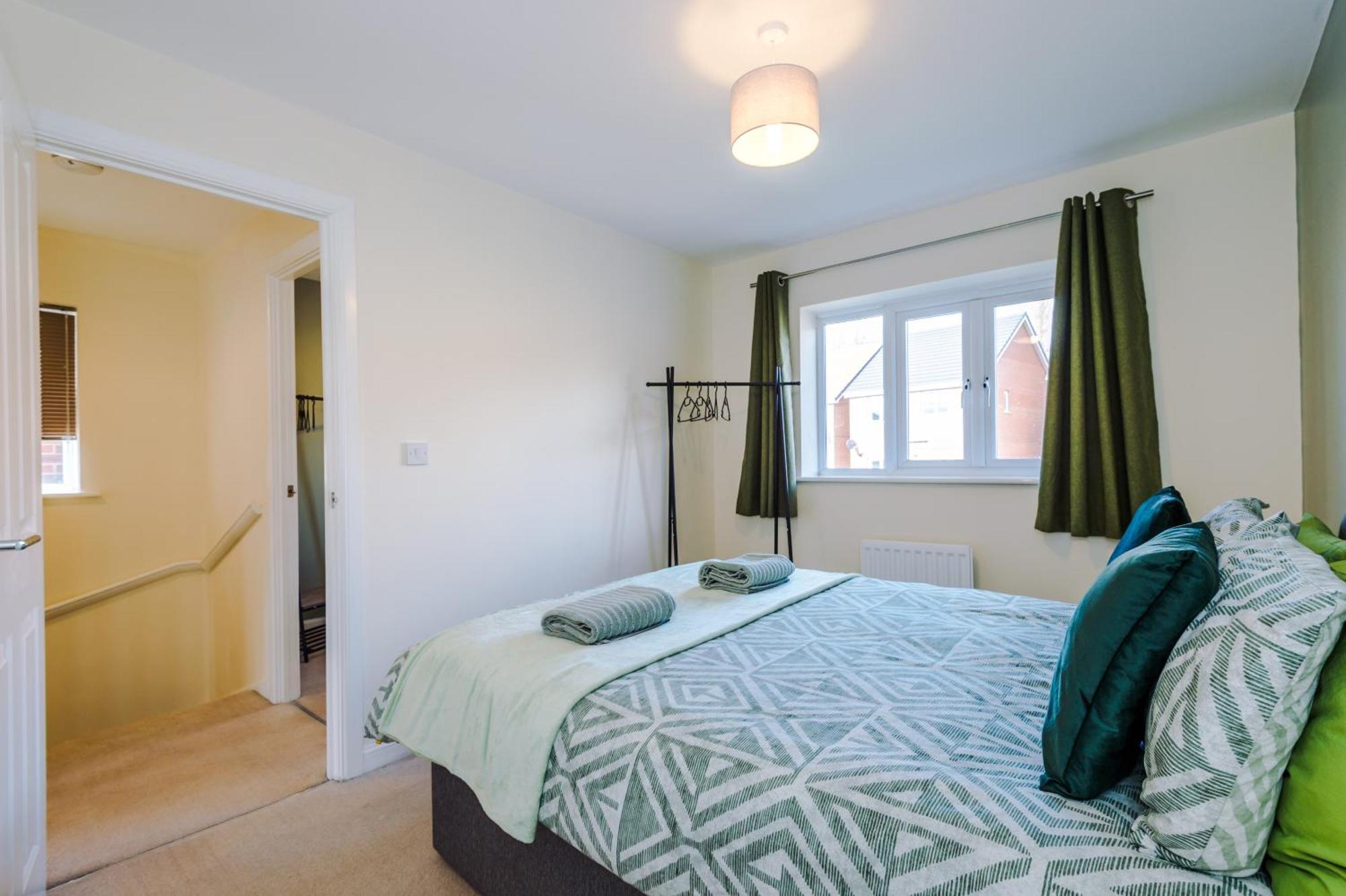 Villa Modern Semi Detached In A Quiet Location, Driveway Parking Ewloe Exterior foto